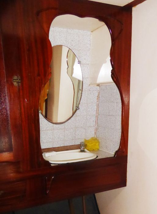 Bateau Le Toumelin. Cabine, lavabo.