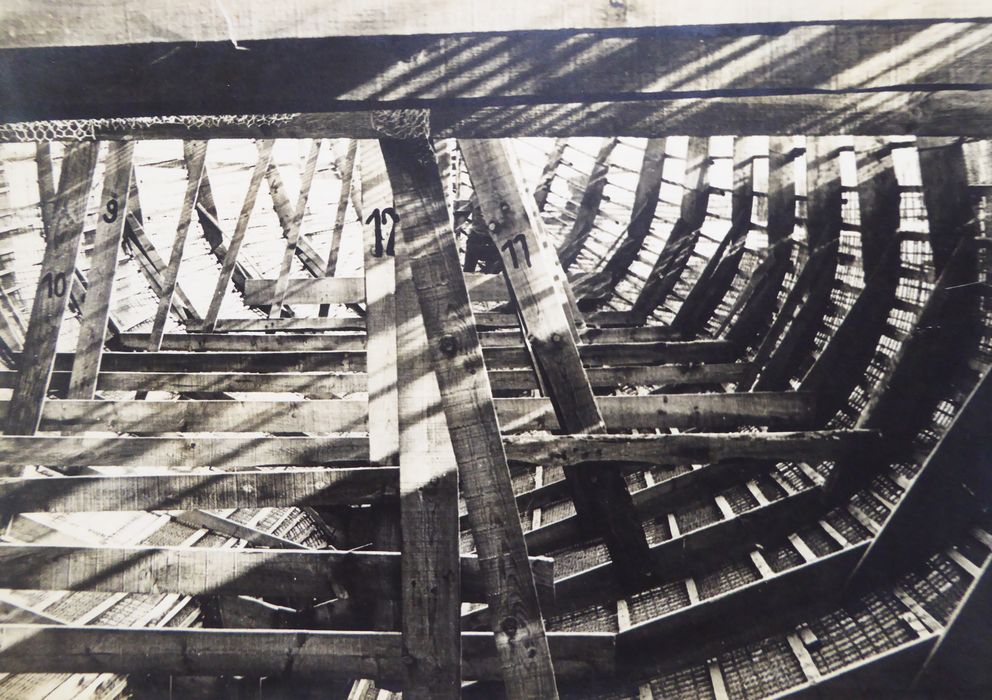 Bateau Le Toumelin. Les manequins : membrures avec lattage en bois pour donner la forme.