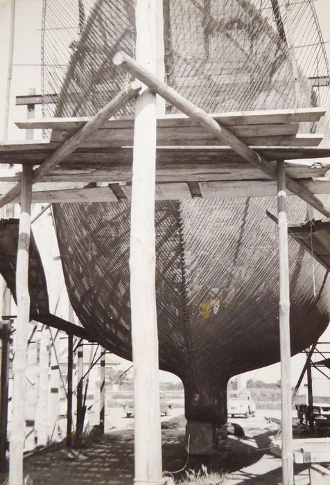 Bateau Le Toumelin. La coque avant la mise en place des fers longitudinaux.