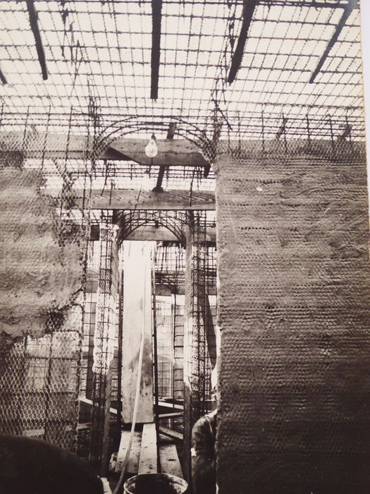 Bateau Le Toumelin. Cimentage des cloisons et des varangues.
