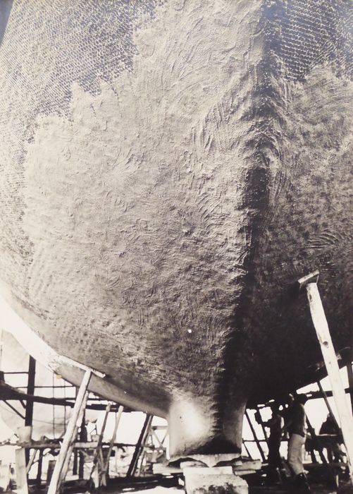 Bateau Le Toumelin. Ragréage et cimentage de la coque.