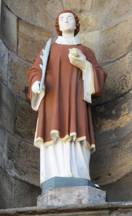 Église. Élévation antérieure : statue de saint Étienne dans la niche du pignon.