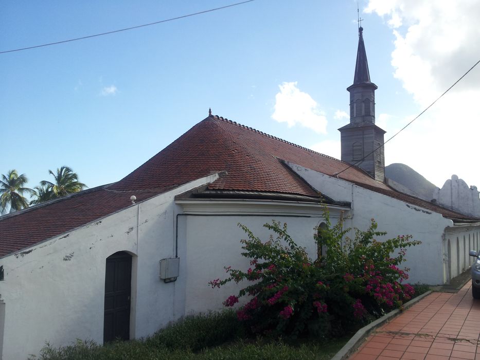 Ensemble du chevet et de la sacristie depuis le nord-est