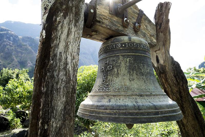cloche avec son mouton et ses ferrures, vue générale