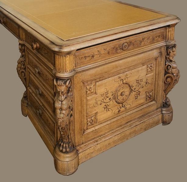 bureau de type ministre de style Renaissance, vue partielle - © Ministère de la Culture (France), Conservation des antiquités et objets d'art de La Réunion, tous droits réservés