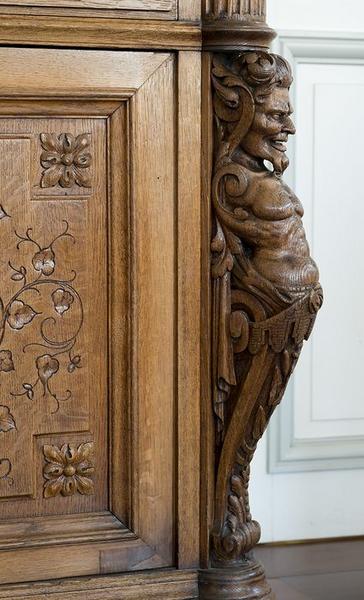 armoire-bibliothèque à deux corps de style néo-Renaissance, détail - © Ministère de la Culture (France), Conservation des antiquités et objets d'art de La Réunion, tous droits réservés