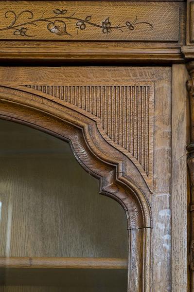 armoire-bibliothèque à deux corps de style néo-Renaissance, détail