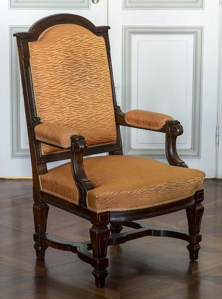 fauteuil de style Renaissance, vue générale - © Ministère de la Culture (France), Conservation des antiquités et objets d'art de La Réunion, tous droits réservés