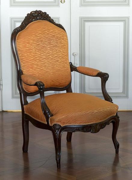 fauteuil de style néo-louis XV, vue générale