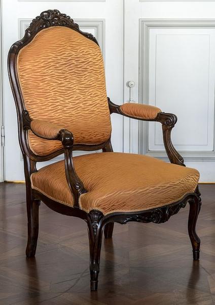 fauteuil de style néo-louis XV, vue générale