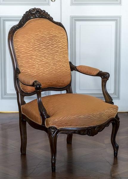 fauteuil de style néo-louis XV, vue générale