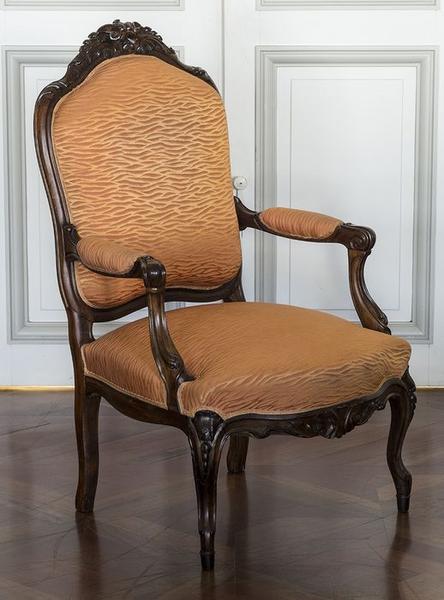 fauteuil de style néo-louis XV, vue générale