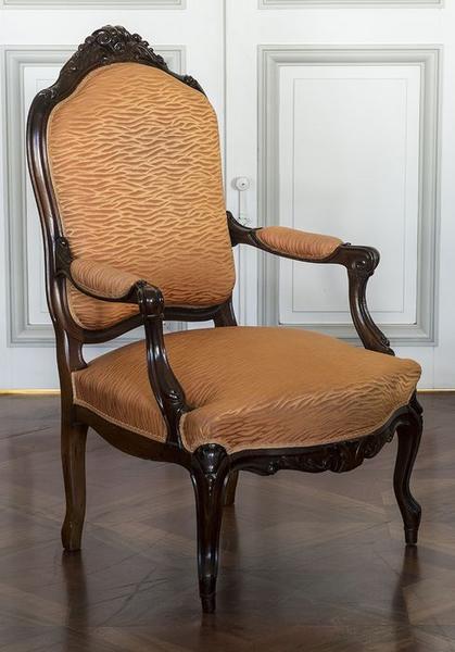 fauteuil de style néo-louis XV, vue générale