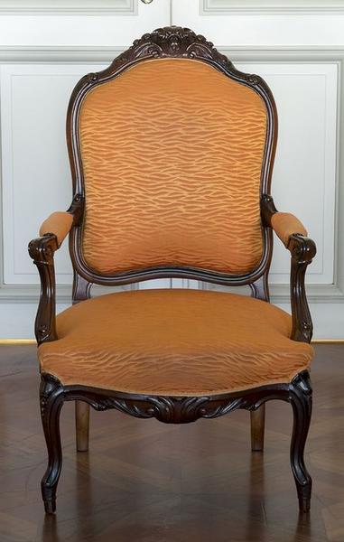 fauteuil de style néo-louis XV, vue générale