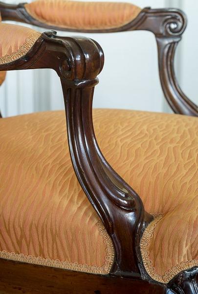 fauteuil de style néo-louis XV, détail