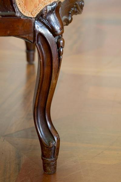 fauteuil de style néo-louis XV, détail