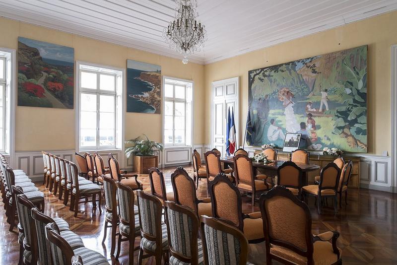 fauteuils, chaises de style néo-louis XV, vue générale - © Ministère de la Culture (France), Conservation des antiquités et objets d'art de La Réunion, tous droits réservés