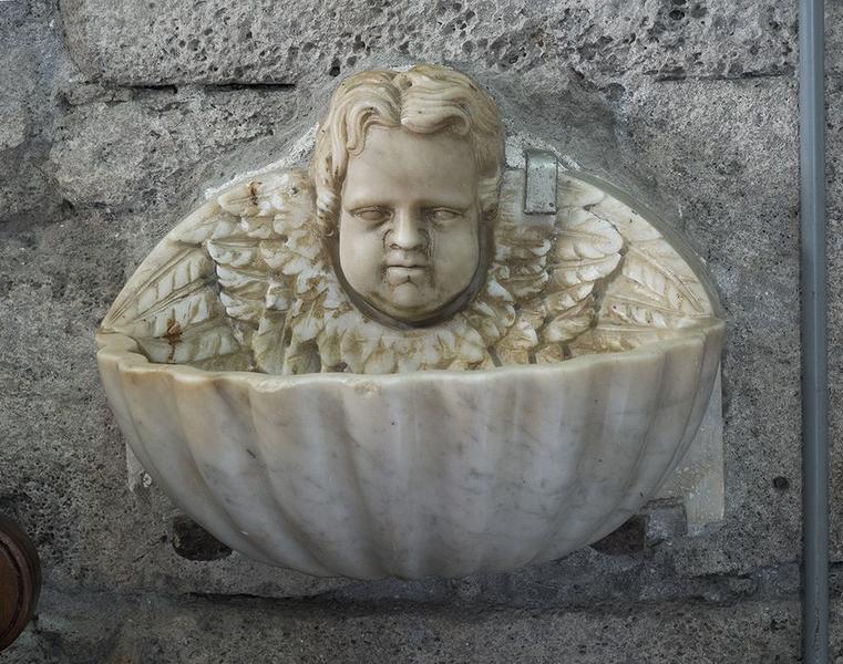 bénitier d'applique, vue générale