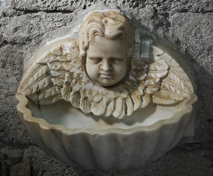bénitier d'applique, vue générale
