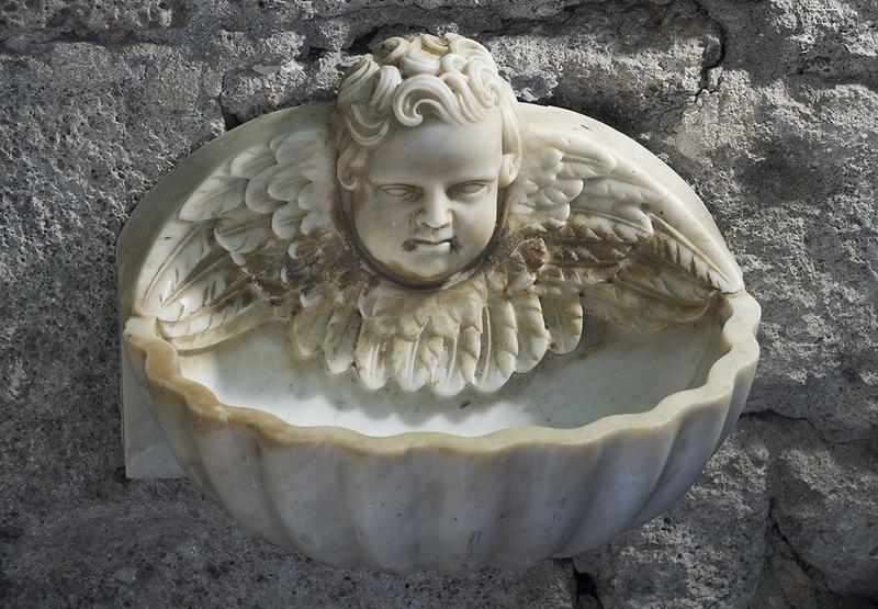 bénitier d'applique, vue générale