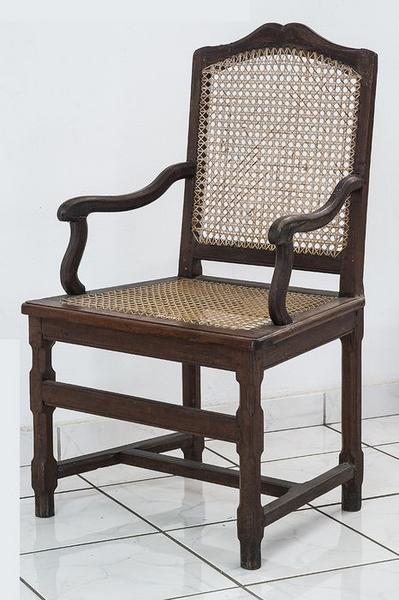 fauteuil de menuiserie d'assemblage, vue générale - © Ministère de la Culture (France), Conservation des antiquités et objets d'art de La Réunion, tous droits réservés