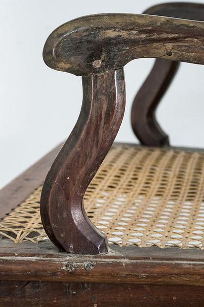 fauteuil de menuiserie d'assemblage, détail - © Ministère de la Culture (France), Conservation des antiquités et objets d'art de La Réunion, tous droits réservés
