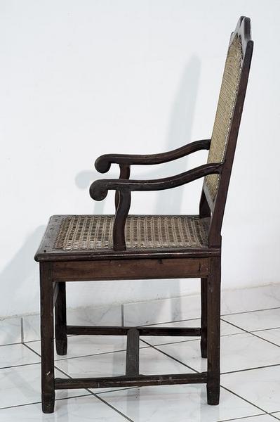fauteuil de menuiserie d'assemblage, vue générale - © Ministère de la Culture (France), Conservation des antiquités et objets d'art de La Réunion, tous droits réservés