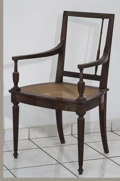 fauteuil à bandeaux, vue générale - © Ministère de la Culture (France), Conservation des antiquités et objets d'art de La Réunion, tous droits réservés