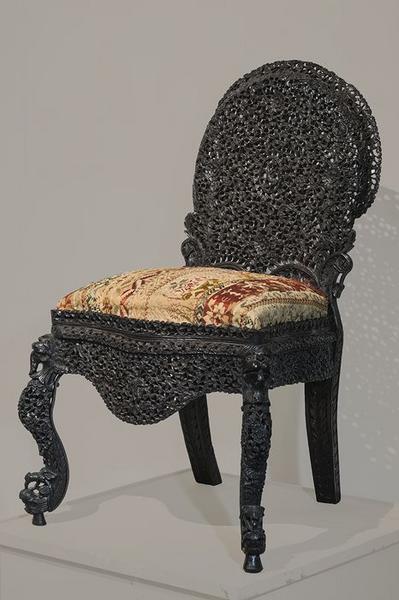 chaise à dossier médaillon, vue générale