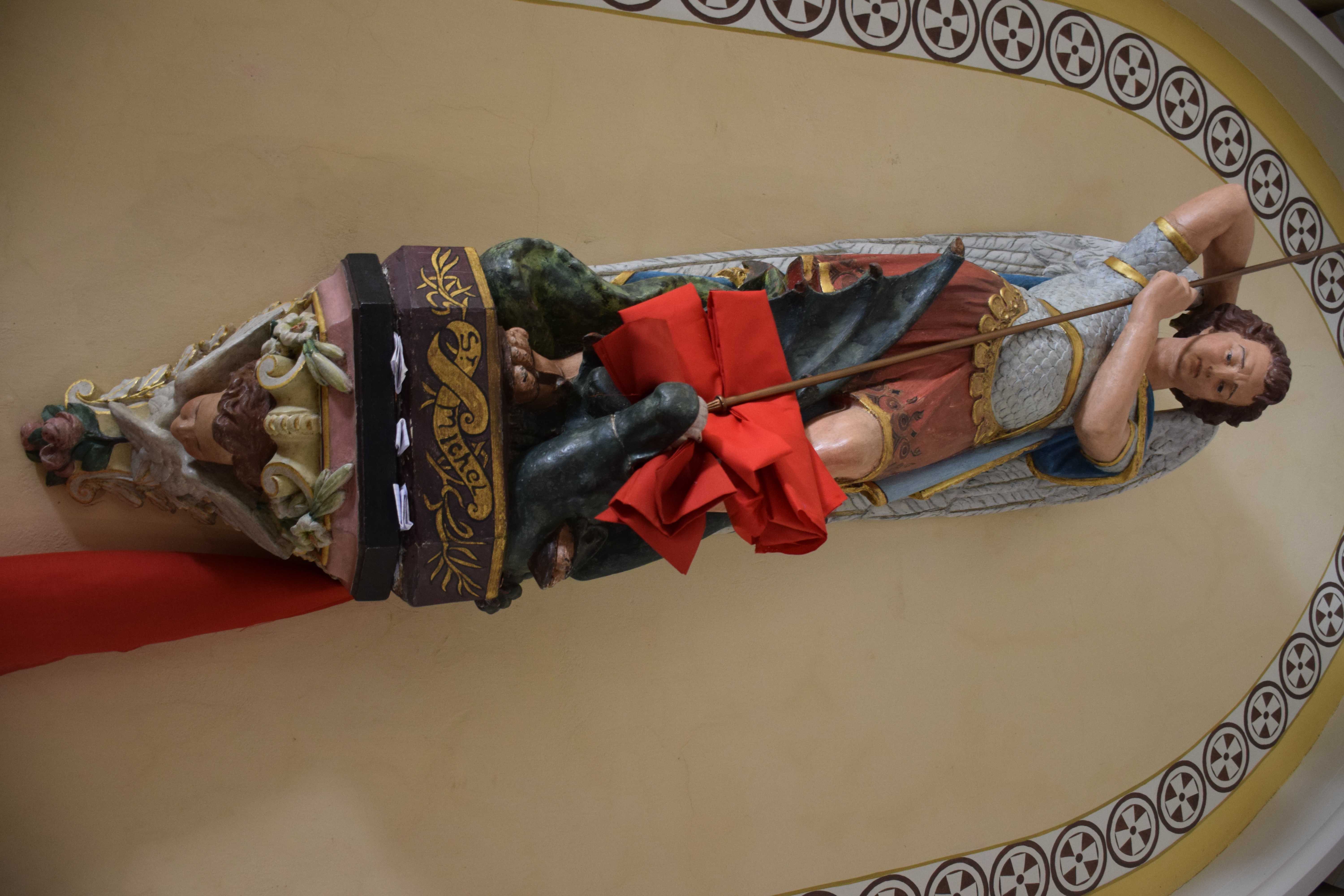 statue : Saint Michel