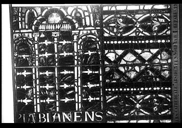 Vitrail, ABSIDE, COTE nord, baie 205, LANCETTE DE GAUCHE, PARTIE INFERIEURE ET BORDURES