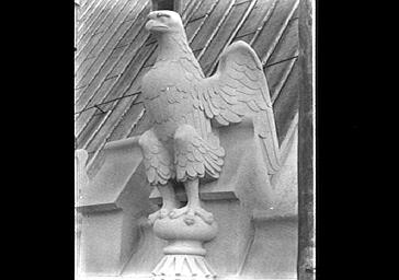 STATUE D'AIGLE DE LA GALERIE CRENELEE DE L'ABSIDE