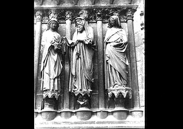 STATUES SUR LE PORTAIL CENTRAL DE LA FACADE OUEST, VIERGE A L'ENFANT, VIEILLARD SIMEON, PROHETESSE ANNE LORS DE LA PRESENTATION AU TEMPLE