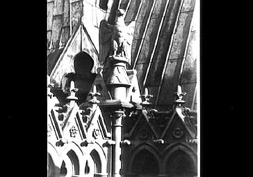 STATUE D'UN AIGLE A L'ANGLE SUD OUEST AU NIVEAU DE LA GALERIE HAUTE