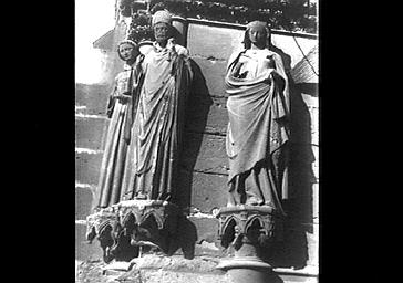 STATUES DE SAINT-ETIENNE, SAINT-NICOLAS ET SAINTE-HELENE DU PORTAIL DE GAUCHE DE LA FACADE OUEST