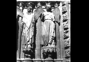 STATUES DE SAINT-NICAISE ET DE L'ANGE DE SAINT-NICAISE DU PORTAIL DE GAUCHE DE LA FACADE OUEST