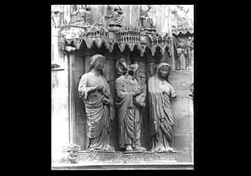 Statues d'un ange, de saint Nicaise et de sainte Eutropie du portail central du bras nord du transept