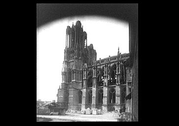 PARTIE DE LA FACADE SUD ET TOURS, VUES DU SUD EST