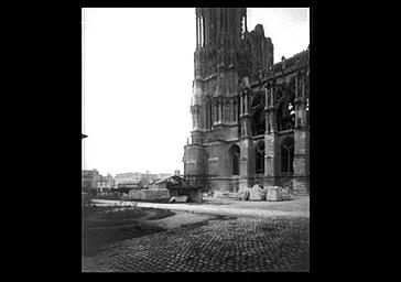 PARTIE DE LA FACADE SUD ET TOURS, VUES DU SUD EST