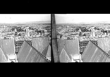 TOITS VUS DE LA TOUR NORD DE LA FACADE OUEST, VERS L'EST