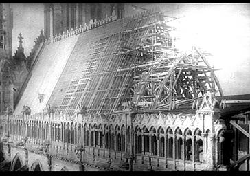 Charpente en béton armé, vue du bras sud du transept