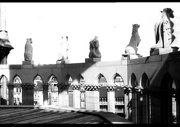 ANIMAUX SURMONTANT LA GALERIE DE LA CHAPELLE SUD EST