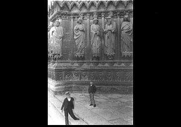 Statues de la Présentation au Temple, portail central de la façade ouest