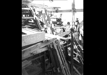 CHARPENTE DE LA PARTIE OCCIDENTALE DE LA NEF, EN COURS DE  RECONSTRUCTION, VUE DU SUD OUEST