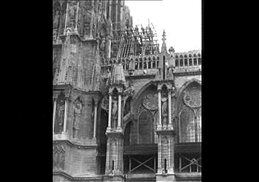 Partie de la nef, charpente en cours de restauration