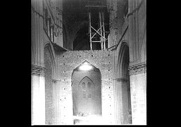 Pile sud-est de la croisée du transept, vue du bras sud du transept