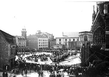 Parvis de la cathédrale vu au sud