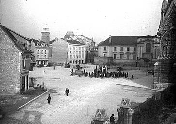 Parvis de la cathédrale vu du sud-est