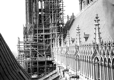 NOUVELLE GALERIE, ET TOUR SUD DE LA FACADE OUEST SOUS ECHAFAUDAGES