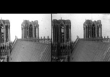 Toits et face est des tours occidentales, vus de la croisée du transept